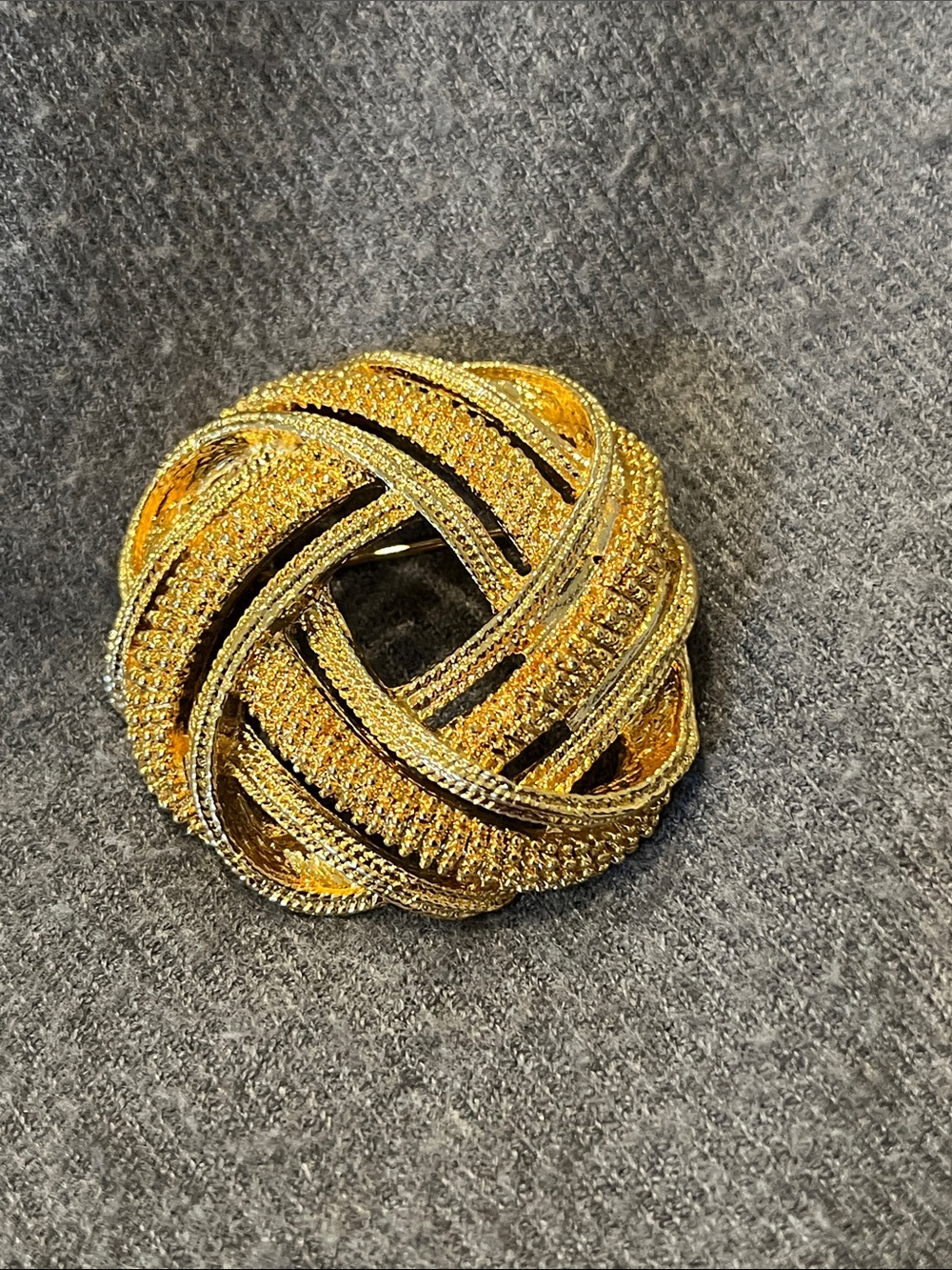 💕 2/$15 Edwin Pearl Goldtone Brooch